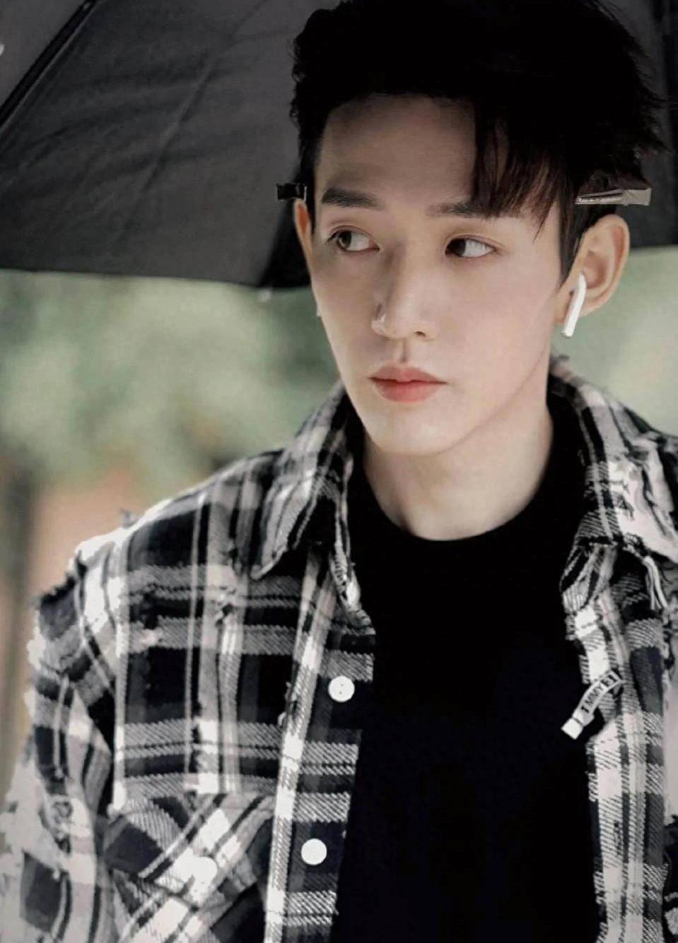 邓为被爆是富二代?父母究竟做什么工作,家底被揭秘_家境_家庭_演艺圈