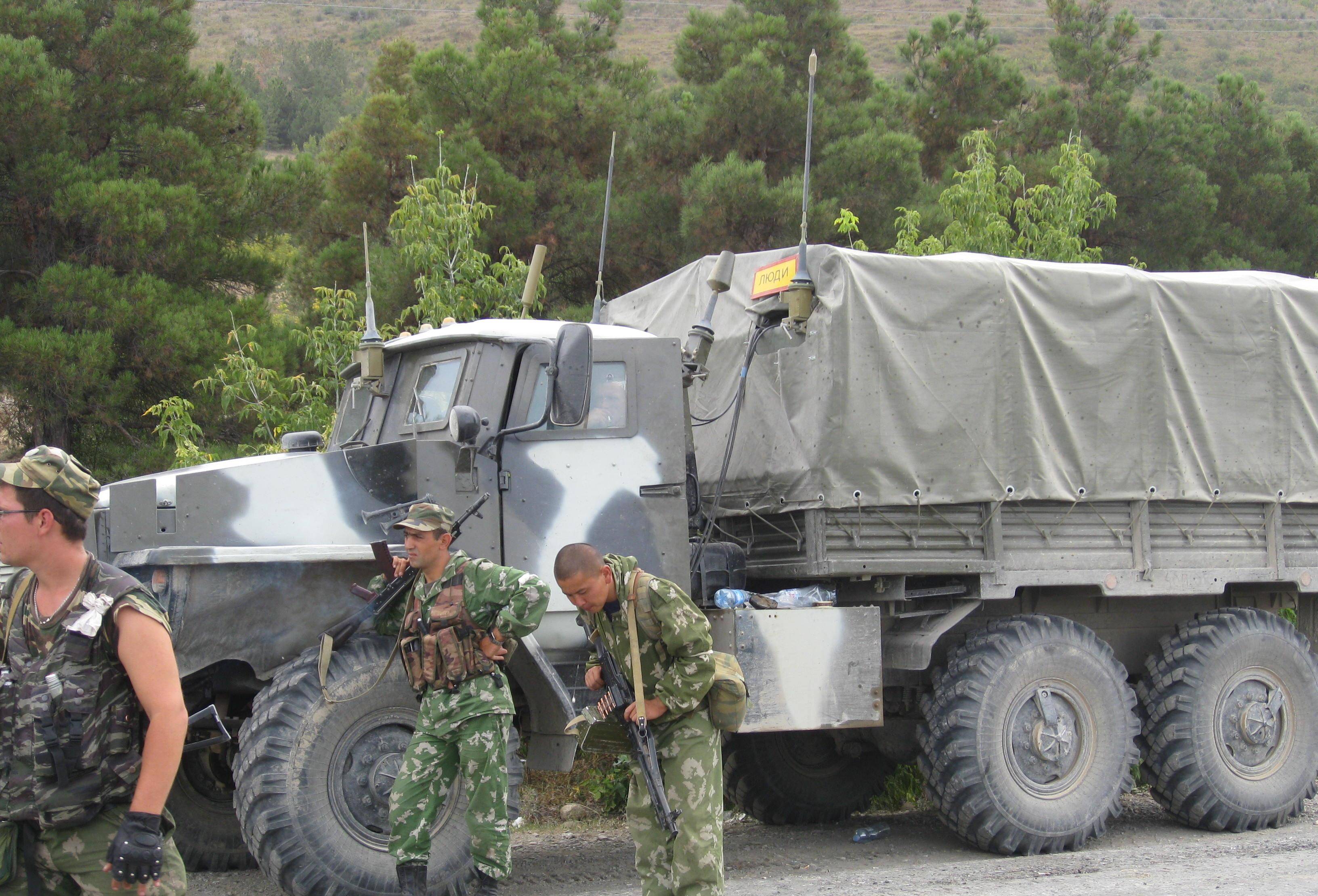 俄格五日战争:中国记者生死记_茨欣瓦利_基尼斯_少校