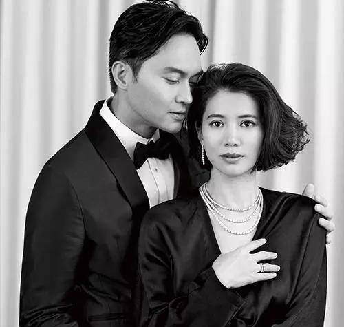 被罗兆辉花100万"圈养"的袁咏仪,最终流向了张智霖!_何鸿燊_香港_时候