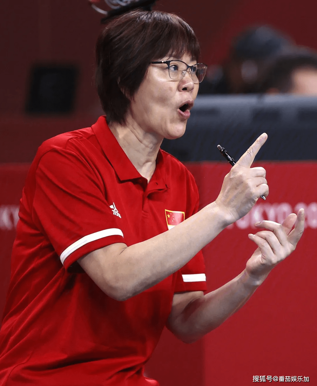 郎平因"执教日本"深夜发文,评论区沦陷_中国女排_队伍_教练