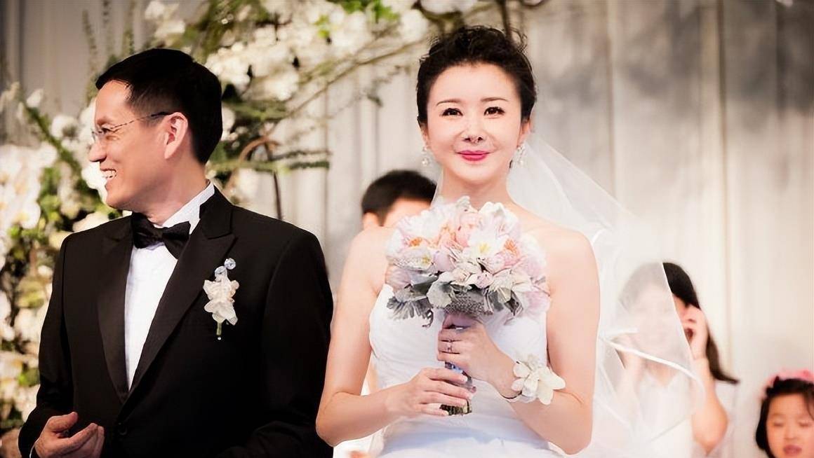 孙菲菲后续被欺负,多次传出无效后被迫退圈,导演张汉杰丑闻被扒_李玟