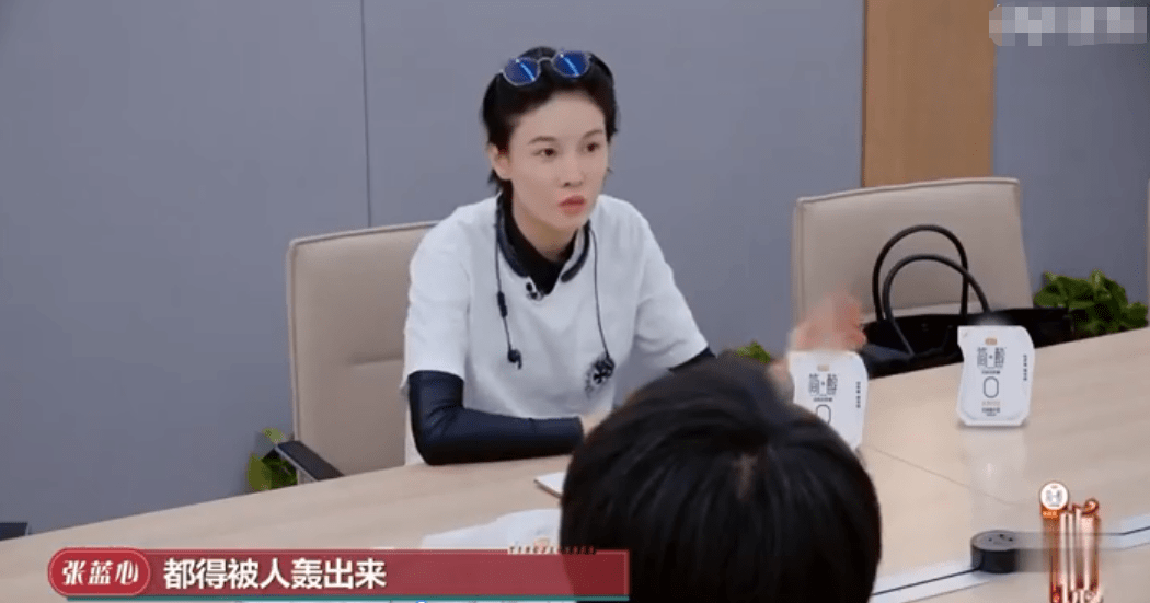 "龙女郎"张蓝心曾进错厕所被轰,霸气驳回,原因竟然是这样_因为_成龙