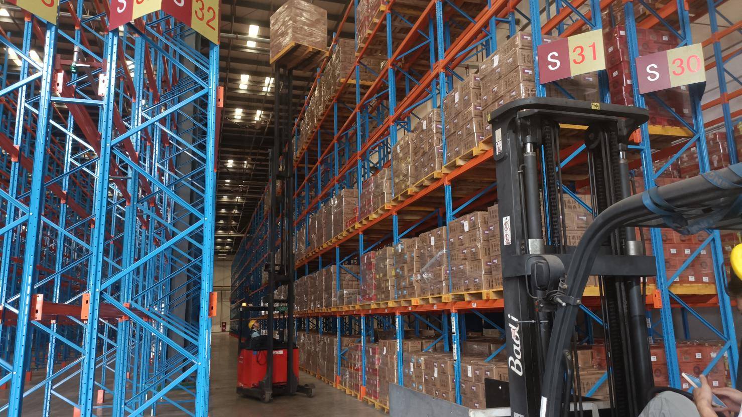 集货仓,供货商采用小批量,多批次的方式进行送货,每一单货物的拆解