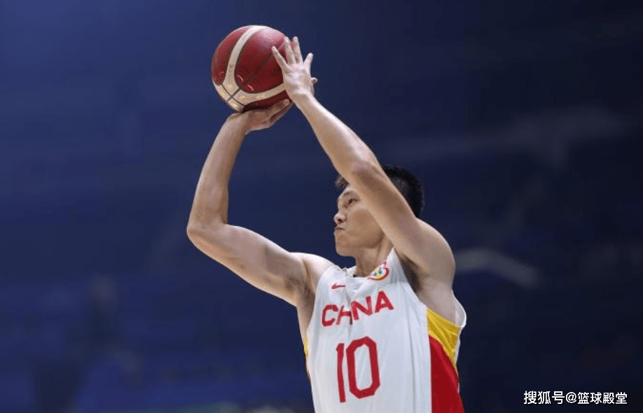 男篮全队正常训练,周鹏请战欲望强烈,赵睿可出战菲律宾?