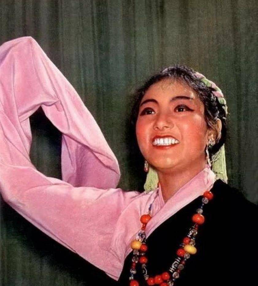 歌唱家雍西:韩红是她女儿,早年丧夫再婚,现在最担心女儿的婚事_北京