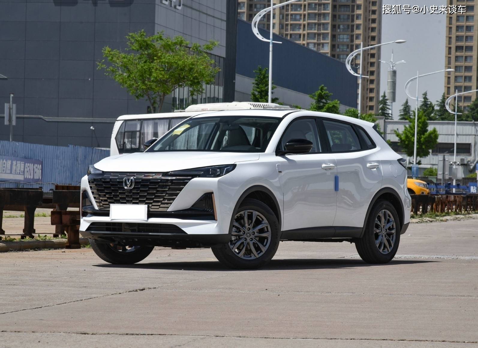 长安再次迎来换代!全新suv不足十万外观时尚,搭载蓝鲸1.