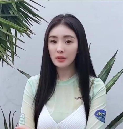 34岁杨幂颜值撑不住了?