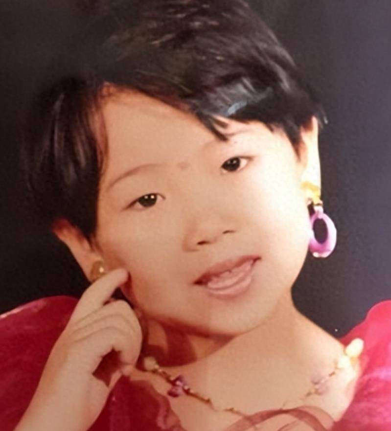 她的现状如何?作为第四代"大魔王",李晓霞的球风