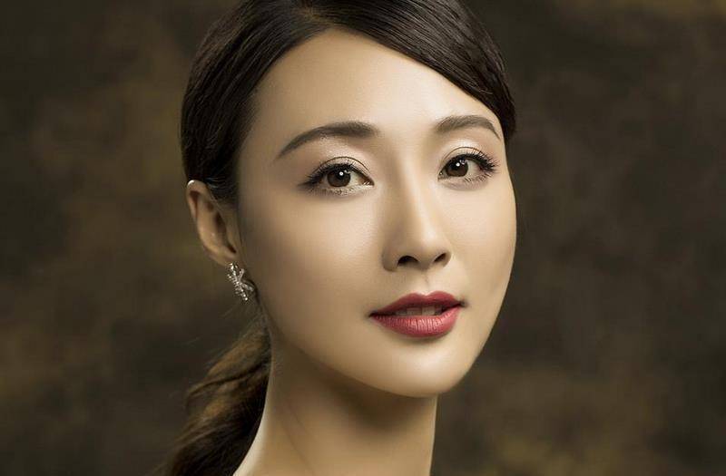 出身演艺世家,颜值超高气质也好,你见过储小蕾吗?_实力_因为_精神