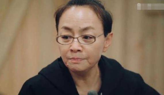 27岁小鲜肉骗喝油漆,上《桃花坞》当众崩溃落泪,宋丹丹一针见血