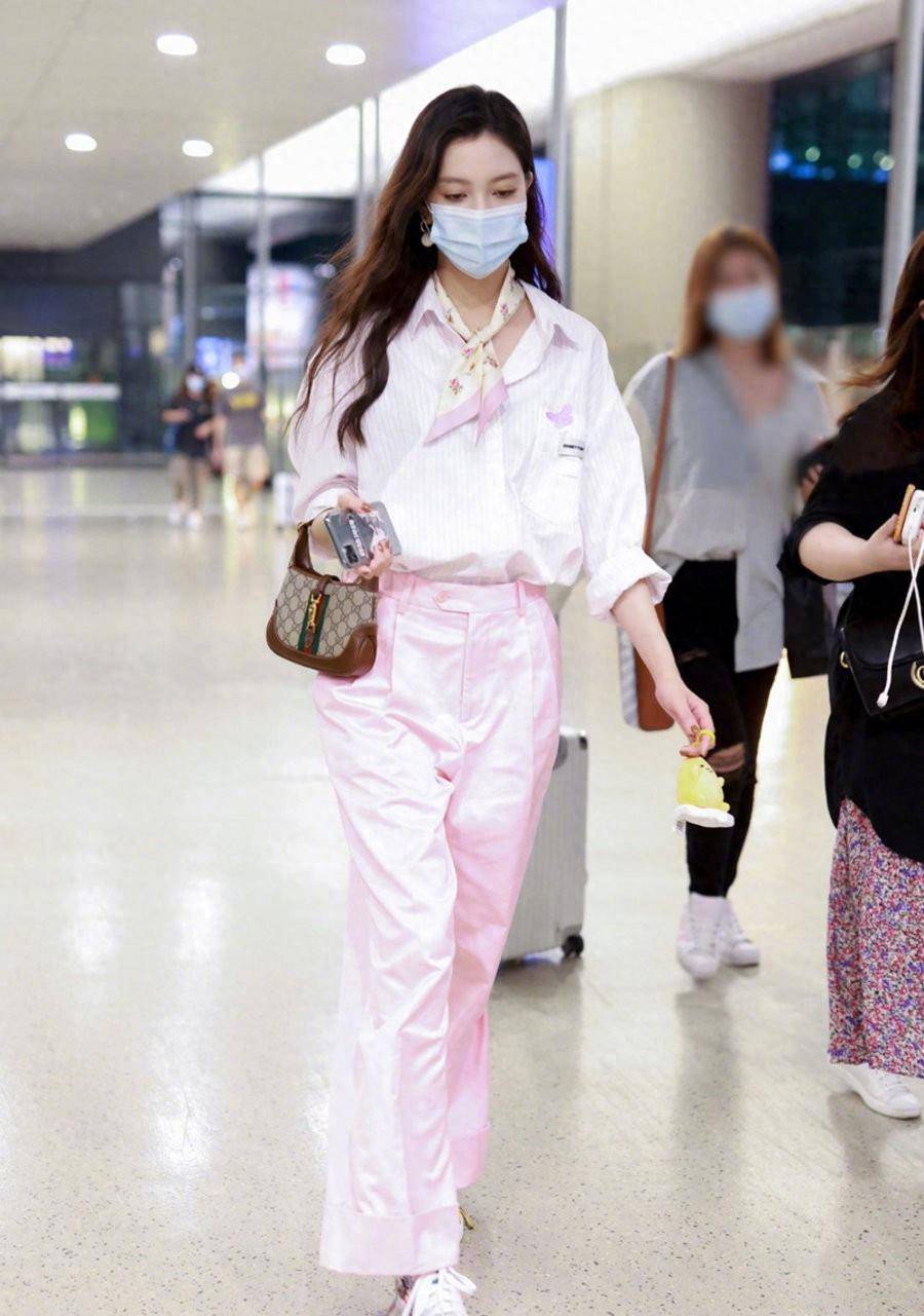 周雨彤,邓紫棋,宋妍霏,林允到底谁才是内娱第一女sneaker?