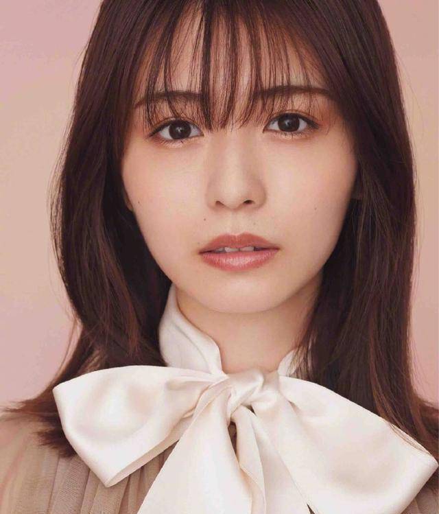 30岁左右的女人,春季剪什么发型?这里有适合你的短发,优雅减龄!