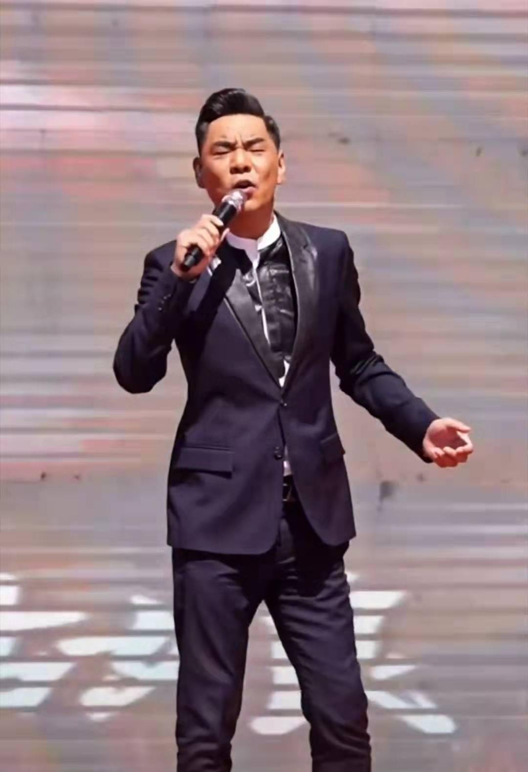 《霸王别姬》原唱成为18线明星,屠洪刚唱功不再?