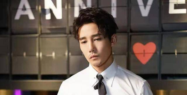 《正青春》中的金小贝,出道11年粉丝仅38万,34岁的他能否走红?