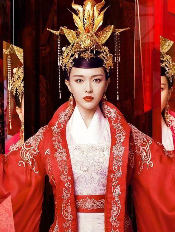 15位古装红衣女明星:赵丽颖像巫婆,热巴老气,而她最惊艳,妩媚_感觉