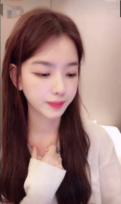 孙一宁直播自认心机女,否认王思聪刷20万礼物,曝家世背景引质疑_事情