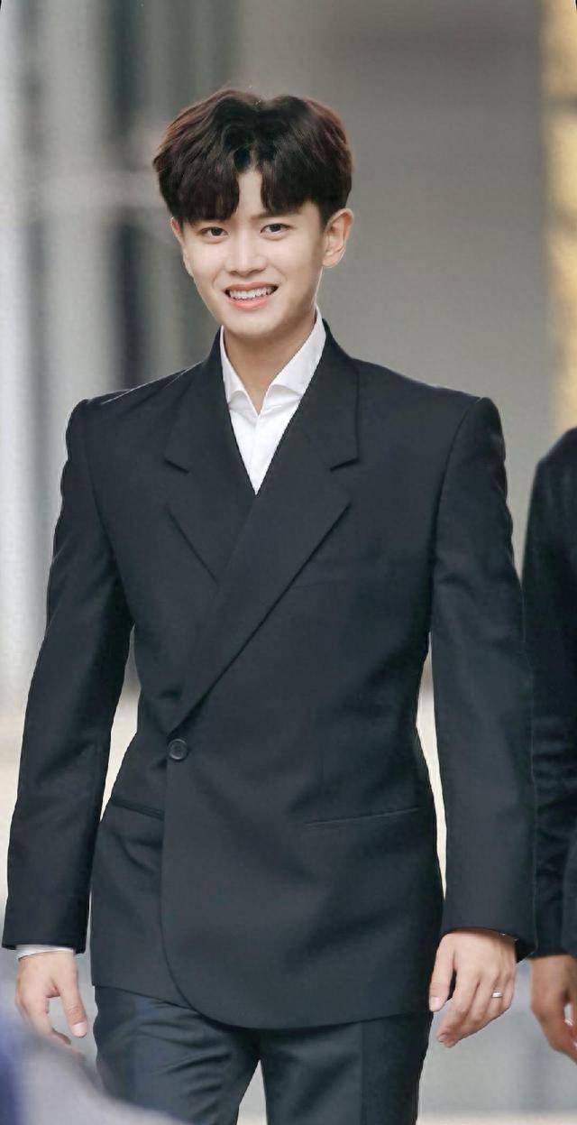 有人更爱《周生如故》里为大义牺牲的小南辰王,也有人更爱《一生一世