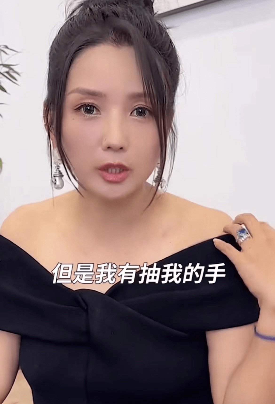 何洁现身暴瘦70斤变化大,因生三胎肚子身材走样,自曝曾四肢抽脂_漂亮