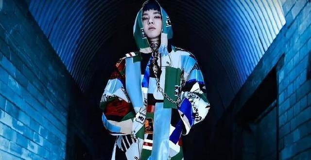 这首《hereweare》是华晨宇《三专》自己重新写的一首说唱!全新的