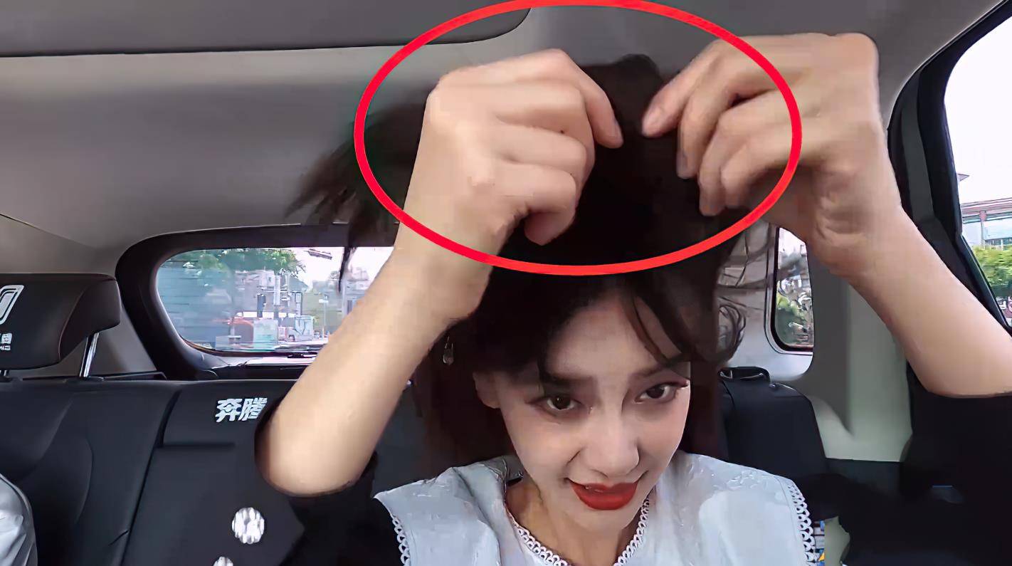 杨颖遭遇中年危机?