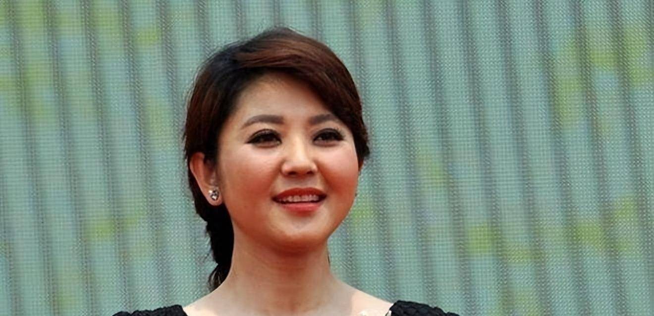 从"央视一姐"到"没有这个人",49岁的方琼终于走到了这一步_工作_节目