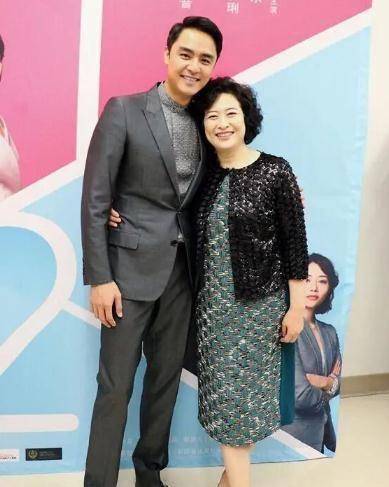 "霸道婆婆"好时髦,老戏骨许娣气质真不错,穿黑裙高贵大方_周身_时候