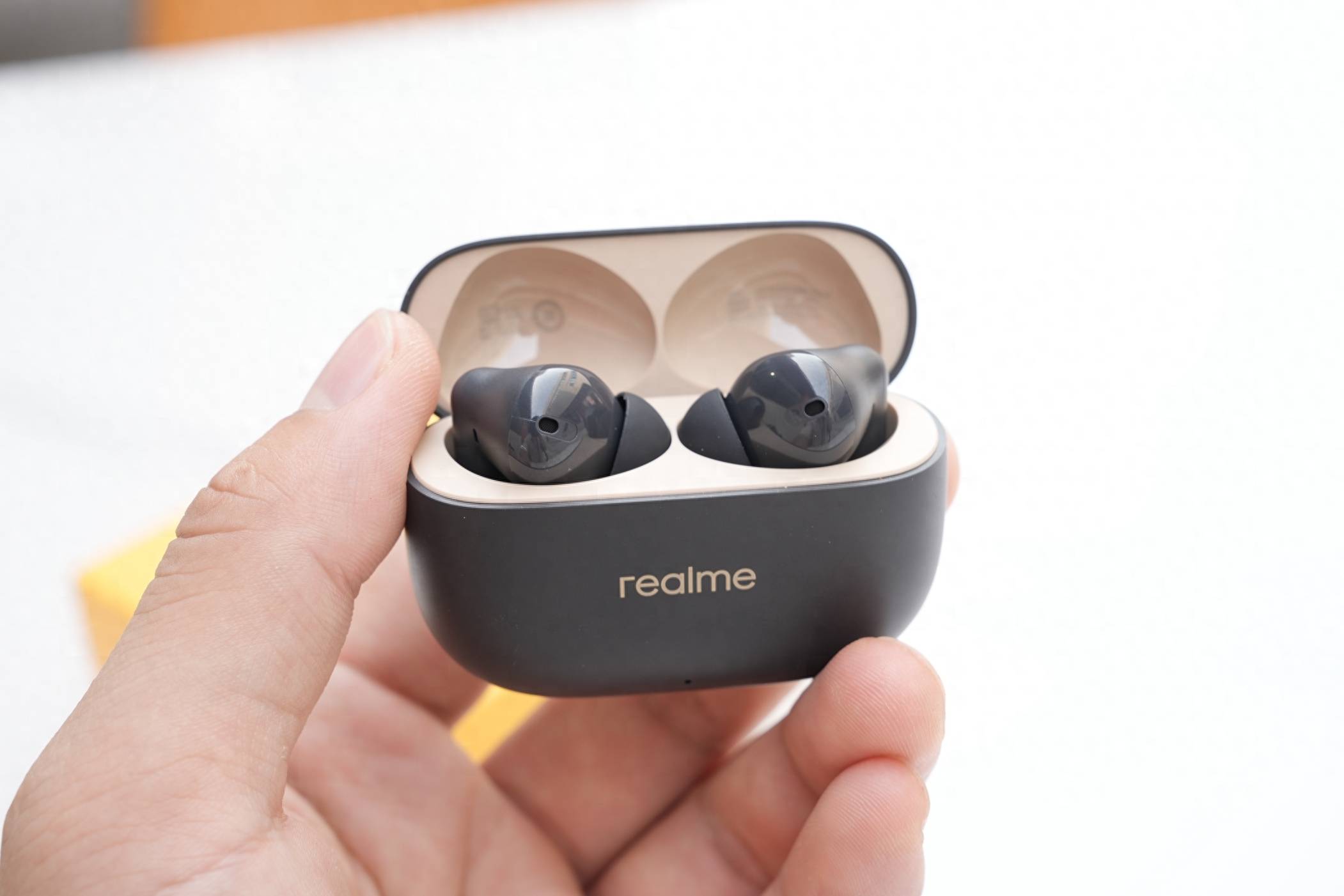 百元真无线蓝牙首推,质感十足,音质优质,真我buds t300上手_耳机_续航