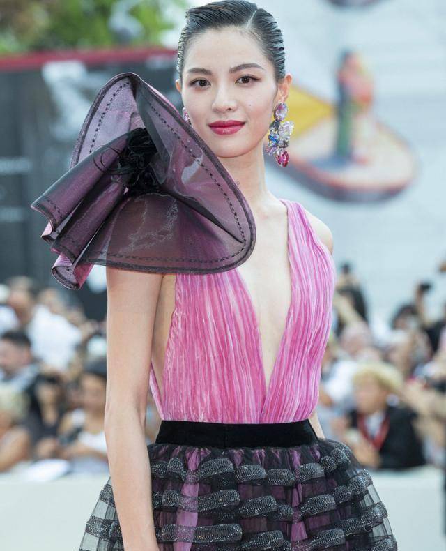 倪妮与钟楚曦斗艳,一个华贵大方一个温柔霸气,钟楚曦撞脸萧敬腾_金色