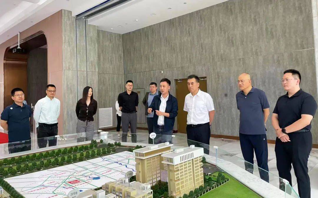 长春高新区党工委书记陈艳鹏到越达科技产业园调研指导工作_企业_服务