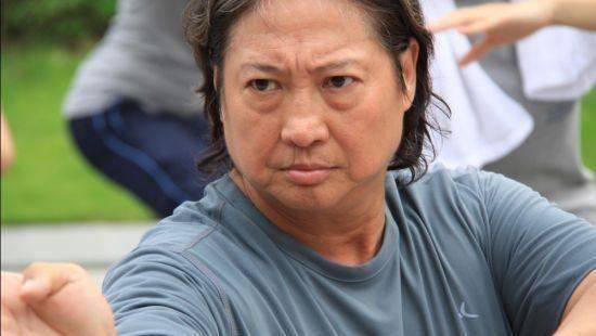 演员,武术指导,师承于占元,"七小福"出身,是成龙,元彪,元华,元奎等人