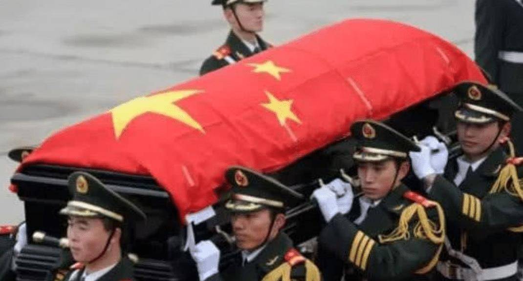 都是烈士遗体,为什么有的盖军旗,而有的盖国旗?有什么区别?