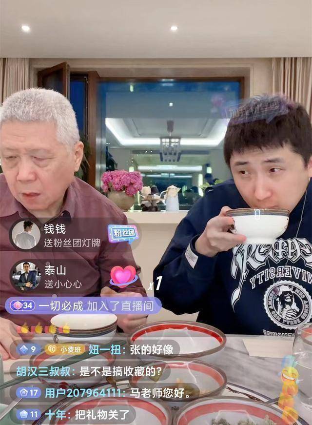 马未都和德云社尚九熙,直播间边吃边播,给幸运观众签名画_孙越_友谊