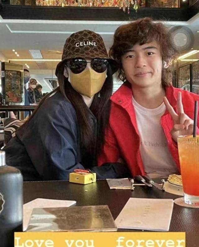 lucas与女友曝光!