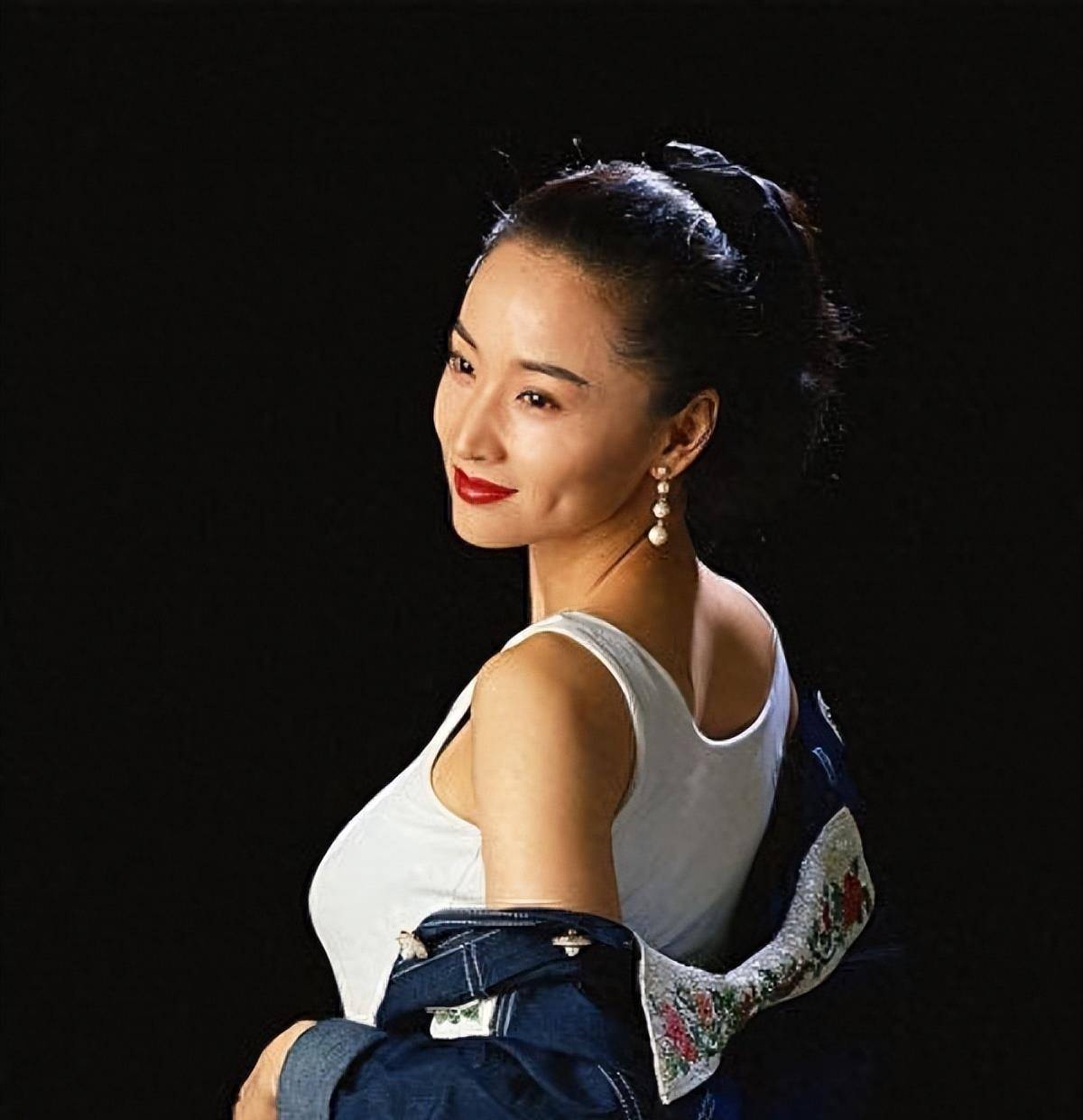 也许现在的生活就是于莉想要的.返回搜狐,查看更多