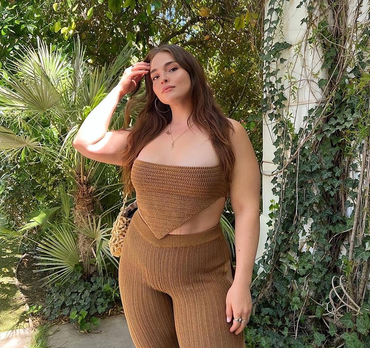 美国大号身材苗条的时尚模特,丰满的身材让人痴迷_brianna_照片