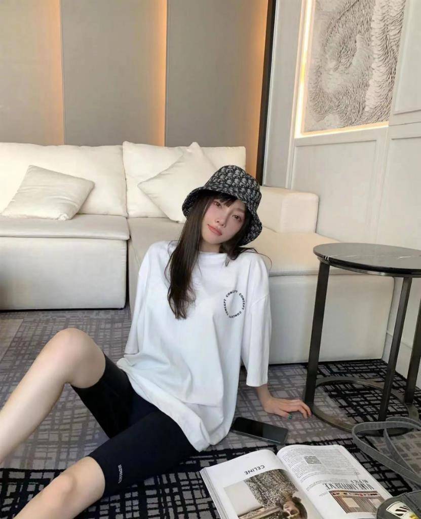 42岁李小璐低胸秀身材,与贾乃亮离婚后重拾少女魅力!_皮肤_事业_观众