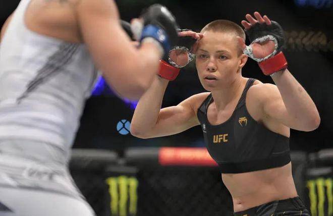 "玫瑰"罗斯是武粉们非常熟悉的mma拳手,她曾两度夺得ufc草量级(52公斤