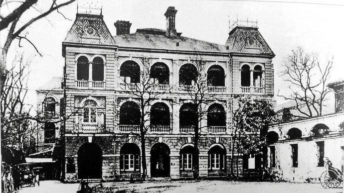 凭着远亲的几分薄面,小哈同被介绍到了犹太人开办的沙逊洋行.