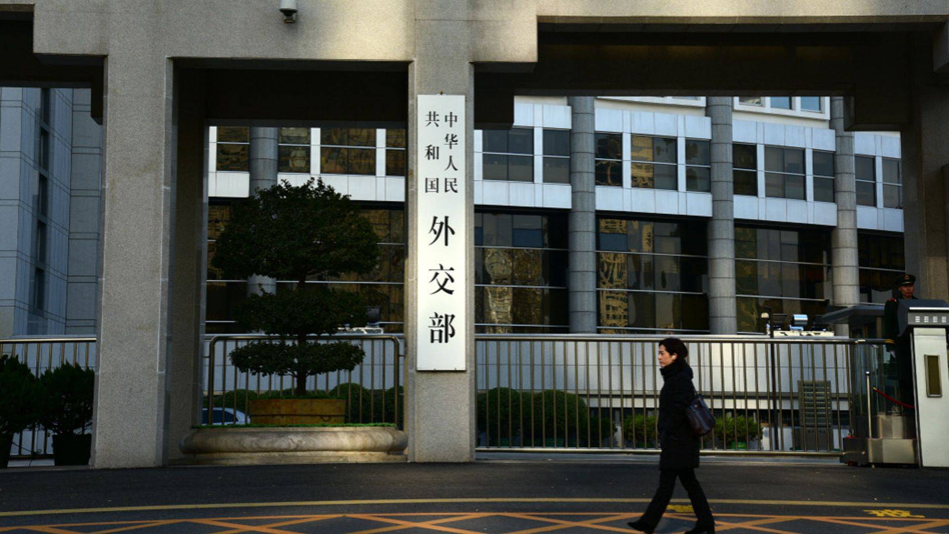 外交司法联手,中国又一部法律出台,给外国戴上"紧箍咒"_国家_公司