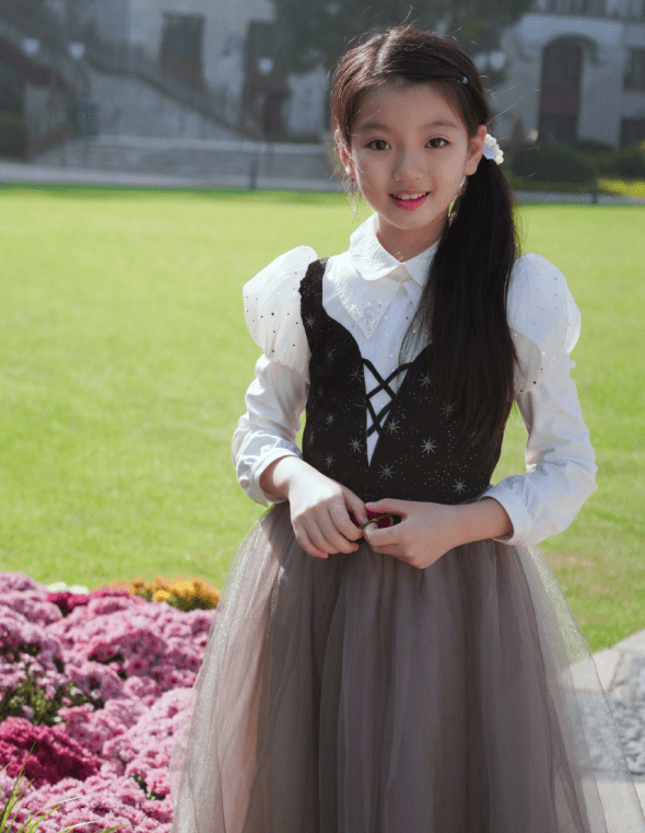 阿拉蕾:3岁被爸妈包装出道,上综艺只为养弟弟,父母被扒遭网暴_节目