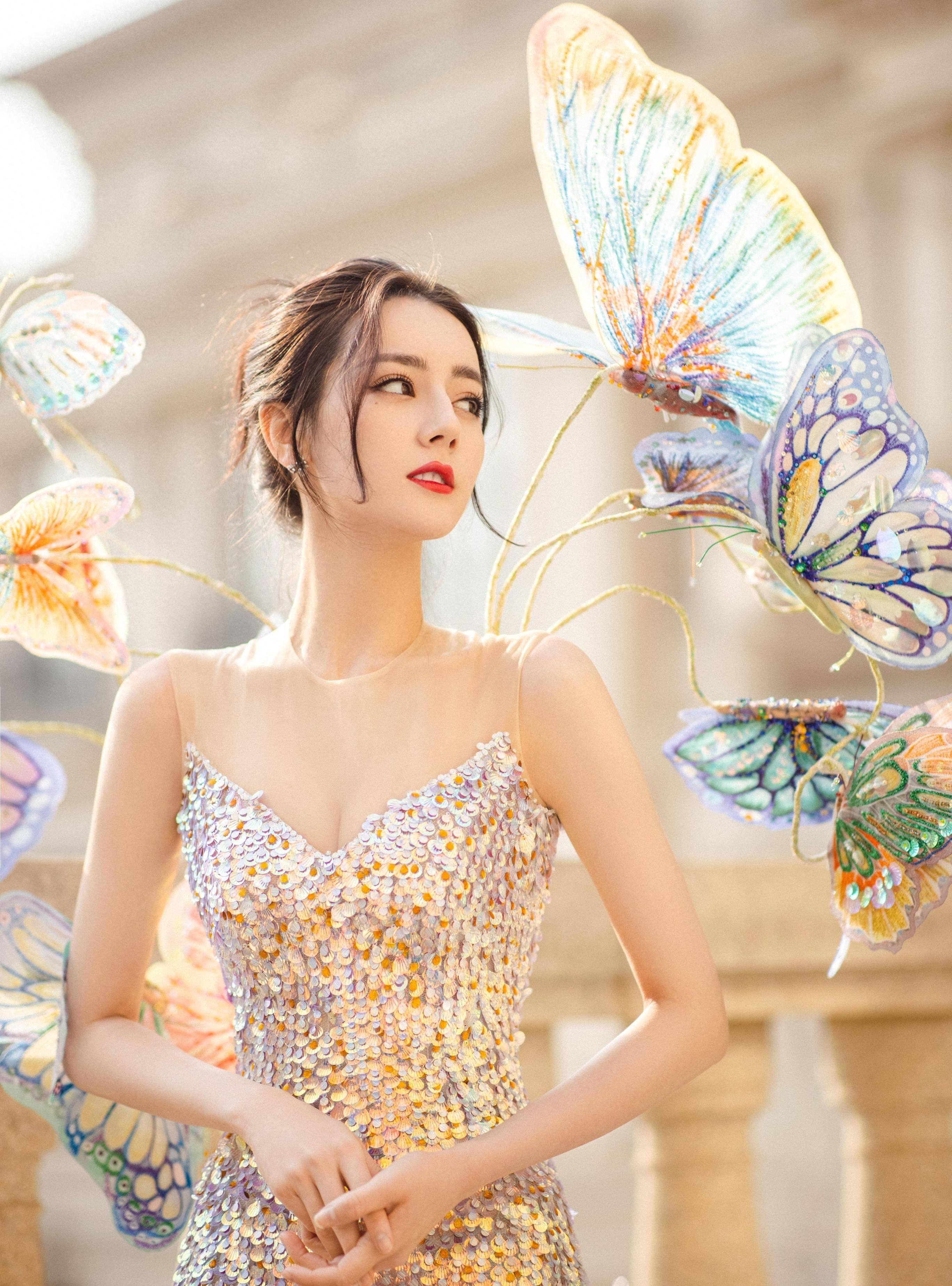 "顶流大花"迪丽热巴的感情扑朔迷离,绯闻不少,就是没遇见真爱_佟丽娅