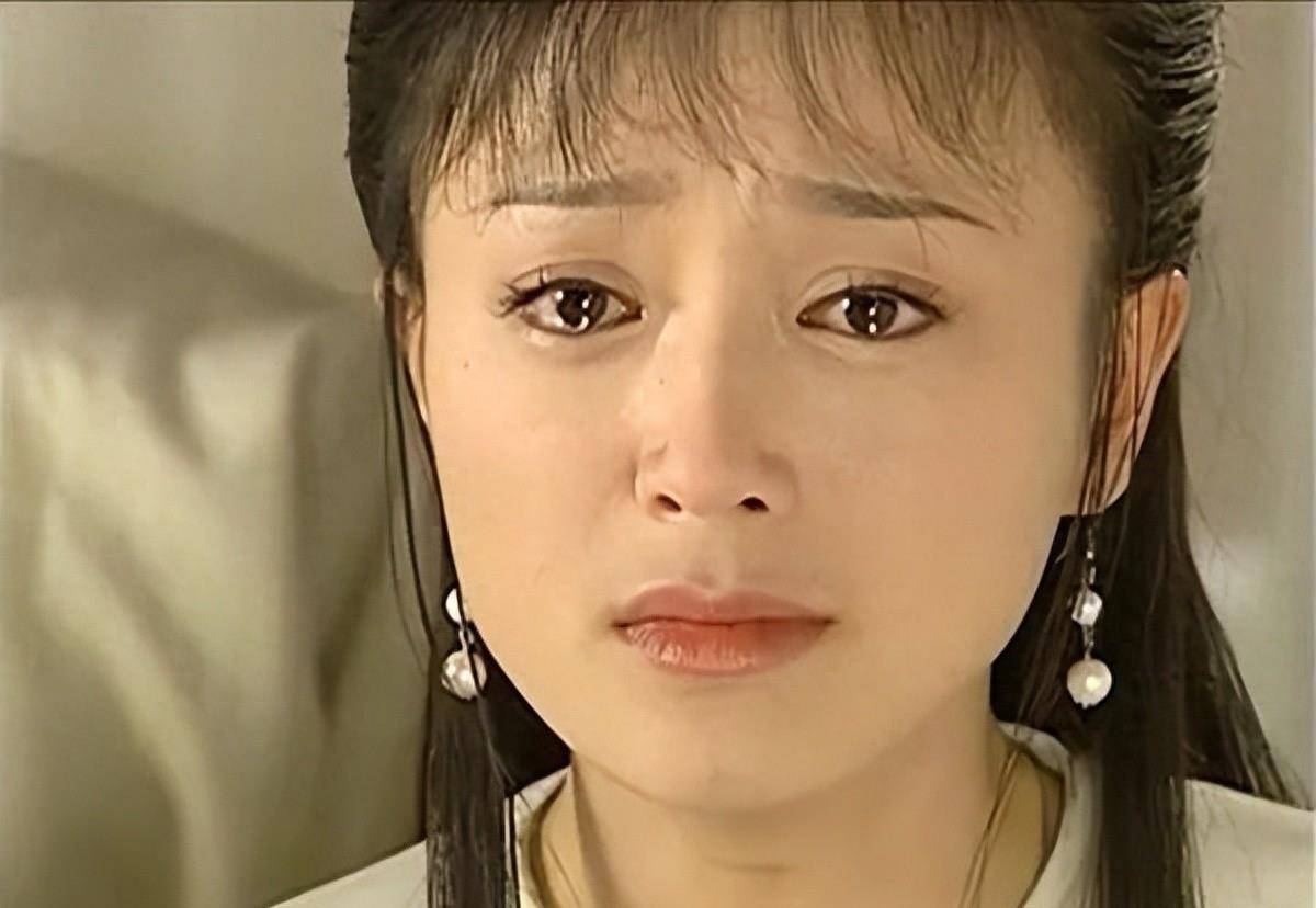 从土气厚脸逆袭到白月光女神,带你看秦岚逆袭让方脸变美的秘诀_脸型