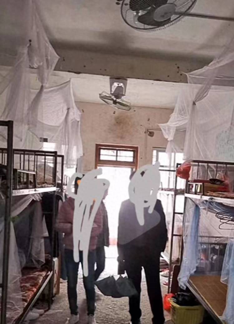开学之际,家长将破旧的学生宿舍发到网上,影响太恶劣了_环境_照片