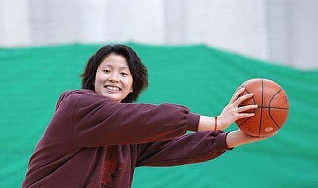 姚明妻子叶莉近况:退役后为丈夫理财,11岁女儿身高到爸爸胸口_nba