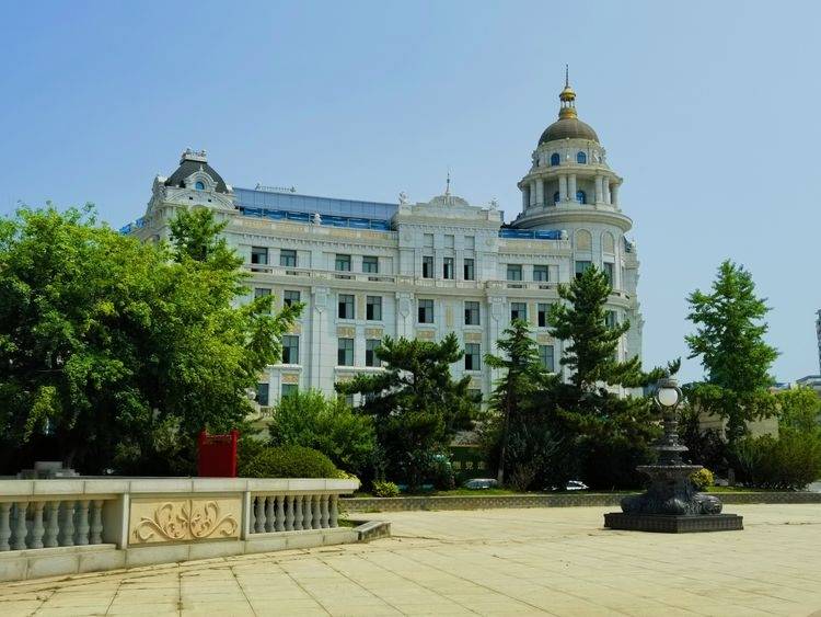大连小平岛广场的欧式建筑