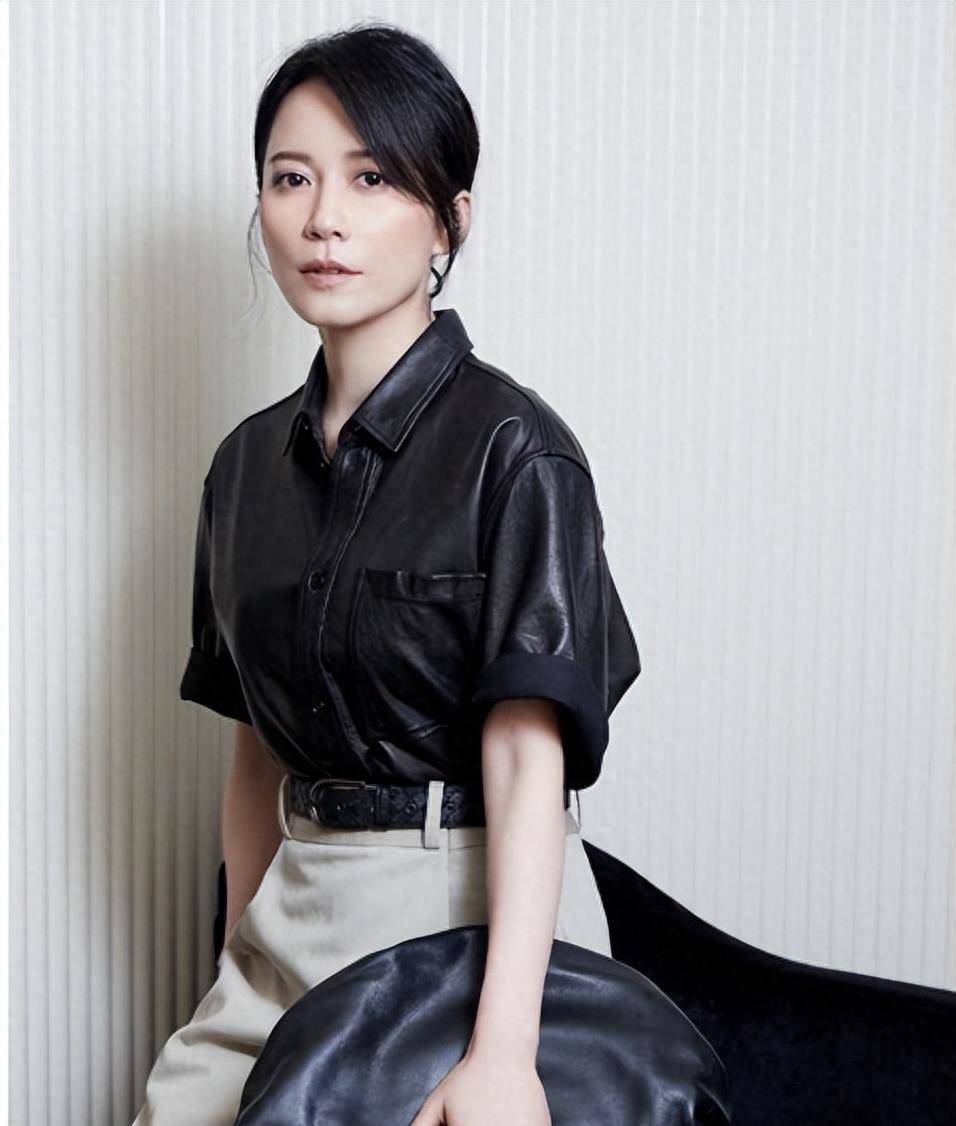 19岁的俞飞鸿在美国拍完《喜福会》后,受到很多美国本土导演的青睐