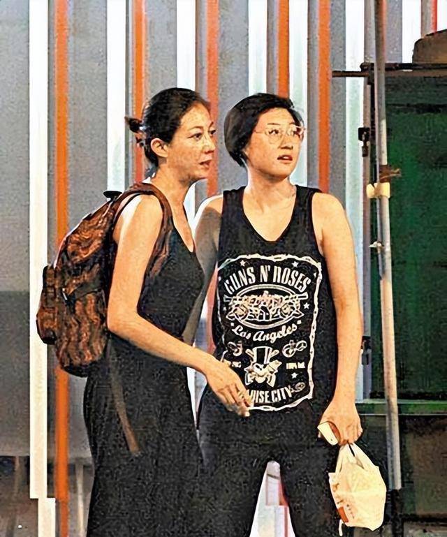 吴绮莉的报复:生女22年,成龙不认,三人恩怨越积越深_香港_赵文卓