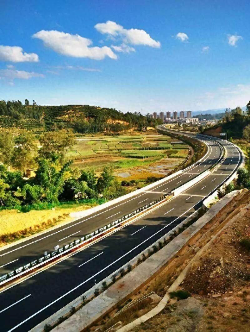 凤庆至巍山高速公路图片