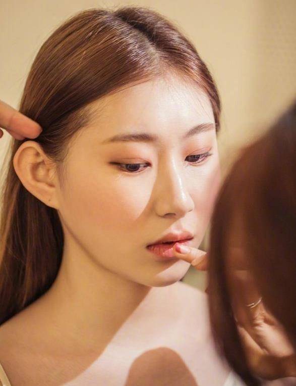 参加选秀屡遭淘汰,后靠实力逆袭itzy主舞,却是家境富裕的千金?