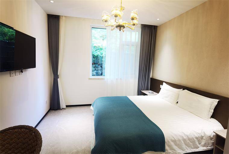 承德兴隆青松岭快活林村欢喜小院民宿,占地800多平,三餐一宿198!